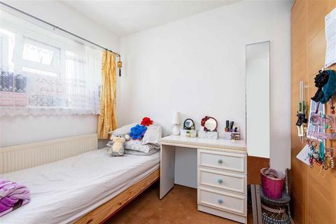 3 bedroom semi-detached house for sale, Shandy Street, London E1