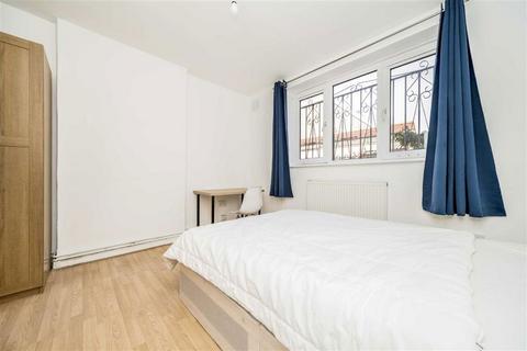 3 bedroom flat to rent, Canrobert Street, London E2