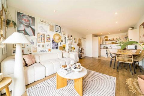 2 bedroom flat for sale, Essian Street, London E1