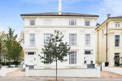 3 bedroom flat for sale, Abbey Road, London NW8