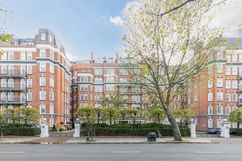 4 bedroom flat to rent, St. Johns Wood Road, London NW8