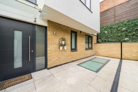 4 bedroom terraced house to rent, Whittlebury Mews West, London NW1