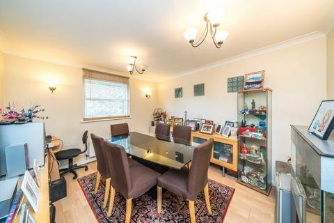 4 bedroom house for sale, White Lodge Close, Isleworth TW7