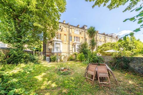 1 bedroom flat for sale, The Barons, St Margarets TW1