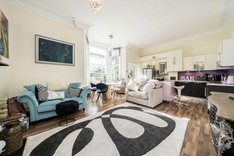 1 bedroom flat for sale, The Barons, St Margarets TW1