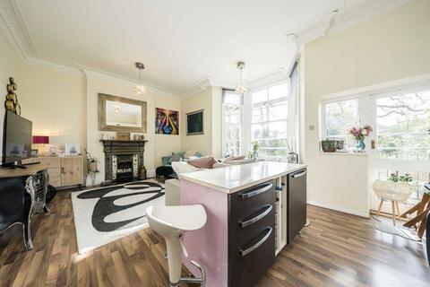 1 bedroom flat for sale, The Barons, St Margarets TW1