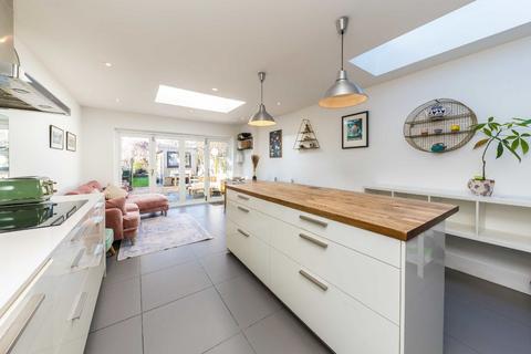 15 Haliburton Road, Twickenham, TW1 1PD
