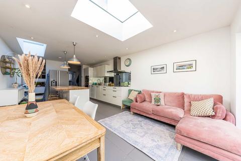 15 Haliburton Road, Twickenham, TW1 1PD