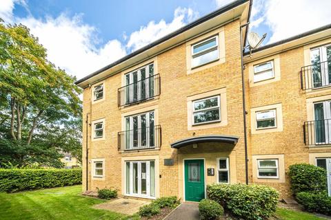 2 bedroom flat for sale, White Lodge Close, Isleworth TW7