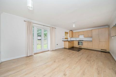 2 bedroom flat for sale, White Lodge Close, Isleworth TW7