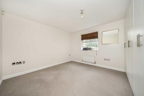 2 bedroom flat for sale, White Lodge Close, Isleworth TW7