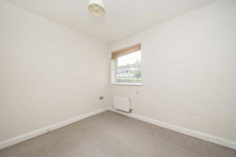 2 bedroom flat for sale, White Lodge Close, Isleworth TW7