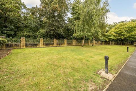85 White Lodge Close, Isleworth, TW7 6TR