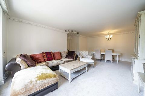 3 bedroom flat for sale, Clevedon Road, Twickenham TW1