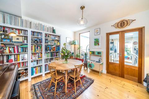 13 Queens Terrace, Isleworth, TW7 7DB
