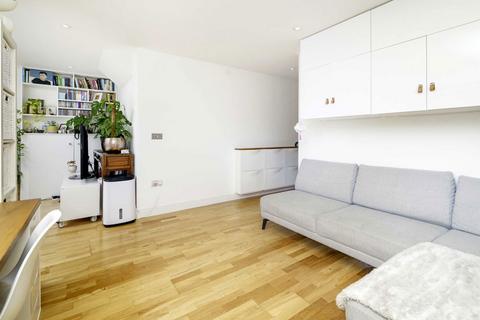 1 Apple Grove, Twickenham, TW1 1AS