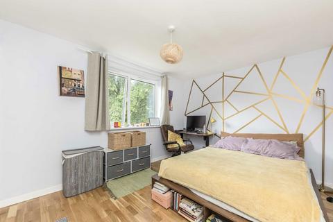 1 bedroom flat for sale, Cambridge Park, East Twickenham TW1