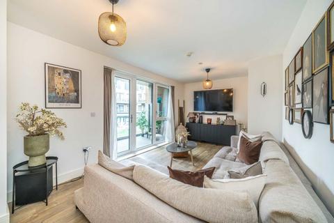 2 bedroom flat for sale, Lion Wharf Road, Old Isleworth TW7