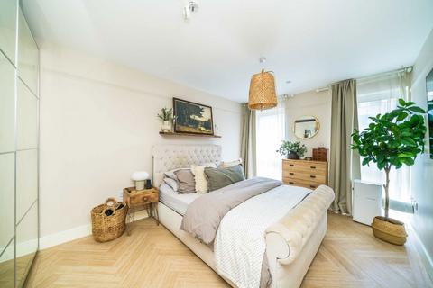 2 bedroom flat for sale, Lion Wharf Road, Old Isleworth TW7