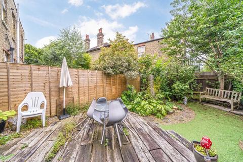 2 bedroom flat for sale, Winchester Road, St Margarets TW1