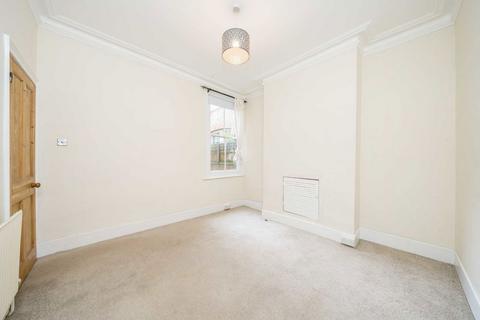 2 bedroom flat to rent, Sidney Road, St Margarets TW1