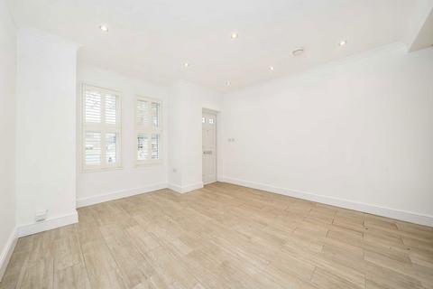 3 bedroom house to rent, Chertsey Road, Twickenham TW1