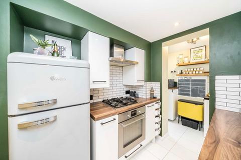 2 bedroom flat for sale, Winchester Road, St Margarets TW1