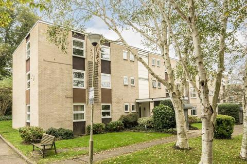 3 bedroom flat to rent, Hepple Close, Isleworth TW7