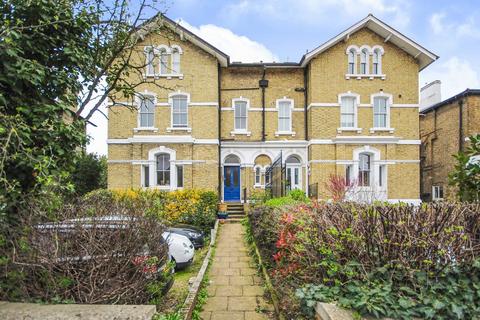 2 bedroom flat to rent, St. Margarets Road, Twickenham TW1