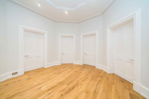 3 bedroom flat to rent, Riverdale Road, East Twickenham TW1