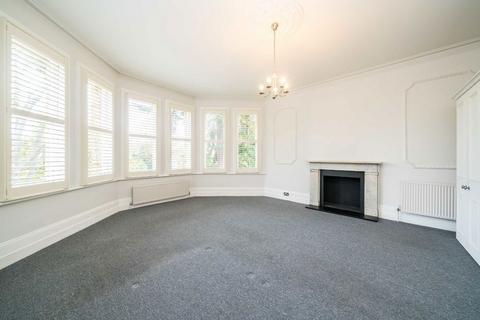 3 bedroom flat to rent, Riverdale Road, East Twickenham TW1