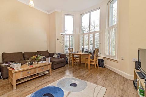 2 bedroom flat to rent, Cambridge Park, East Twickenham TW1