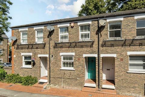 2 bedroom house for sale, Chestnut Close, London SW16