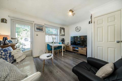 2 bedroom house for sale, Chestnut Close, London SW16