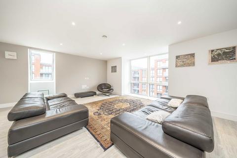 3 bedroom flat for sale, Gaumont Place, London SW2