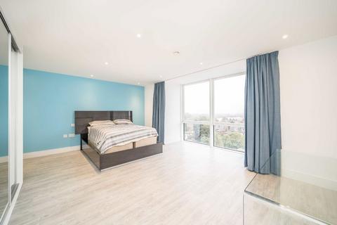 3 bedroom flat for sale, Gaumont Place, London SW2