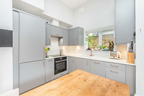 2 bedroom flat for sale, Lewin Road, London SW16