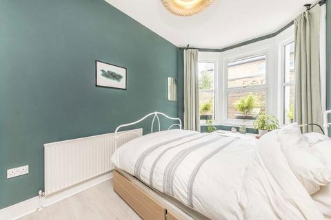 2 bedroom flat for sale, Lewin Road, London SW16