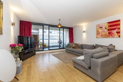 3 bedroom flat for sale, Streatham High Road, London SW16