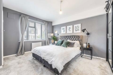 2 bedroom flat for sale, Streatham High Road, London SW16