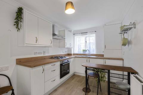 3 bedroom flat for sale, Maple Mews, London SW16