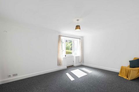 3 bedroom flat for sale, Maple Mews, London SW16