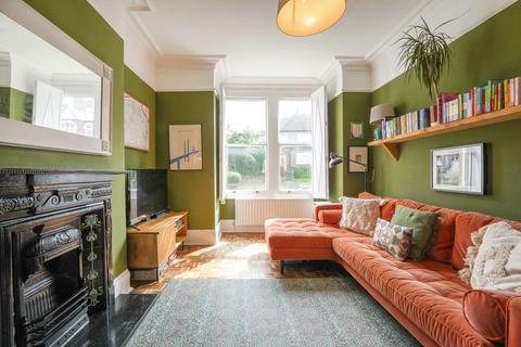 2 bedroom flat for sale, Knollys Road, London SW16