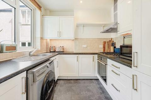 2 bedroom flat for sale, Knollys Road, London SW16