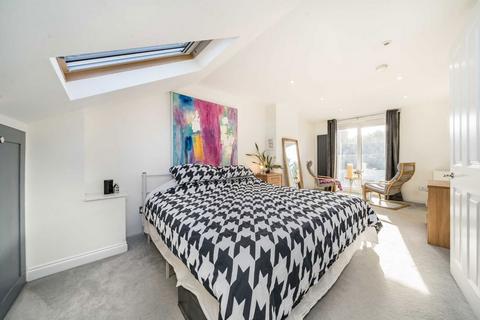 4 bedroom terraced house for sale, Leverson Street, London SW16