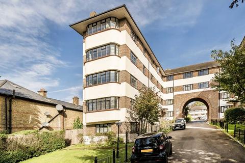 2 bedroom flat for sale, Leigham Court Road, London SW16