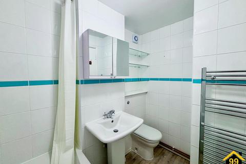 2 bedroom flat for sale, Homefield Park, Sutton, Surrey, SM1