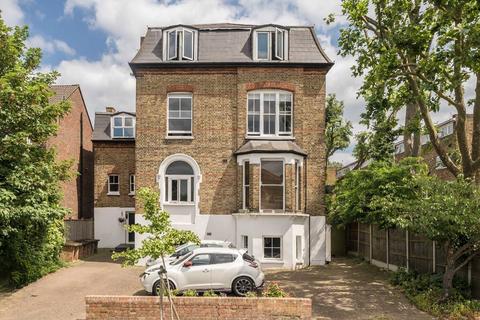 3 bedroom flat for sale, Woodfield Avenue, London SW16