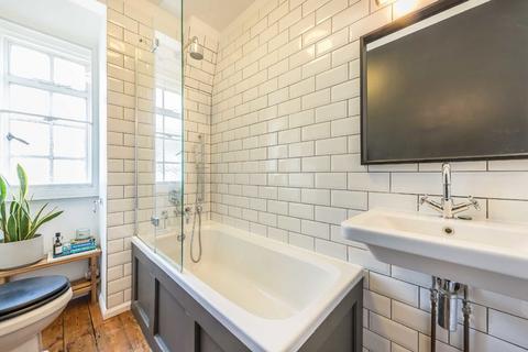 2 bedroom flat for sale, Streatham Hill, London SW2