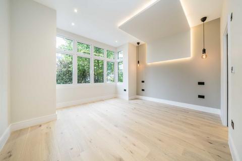 85 Wyatt Park Road, London, SW2 3TW